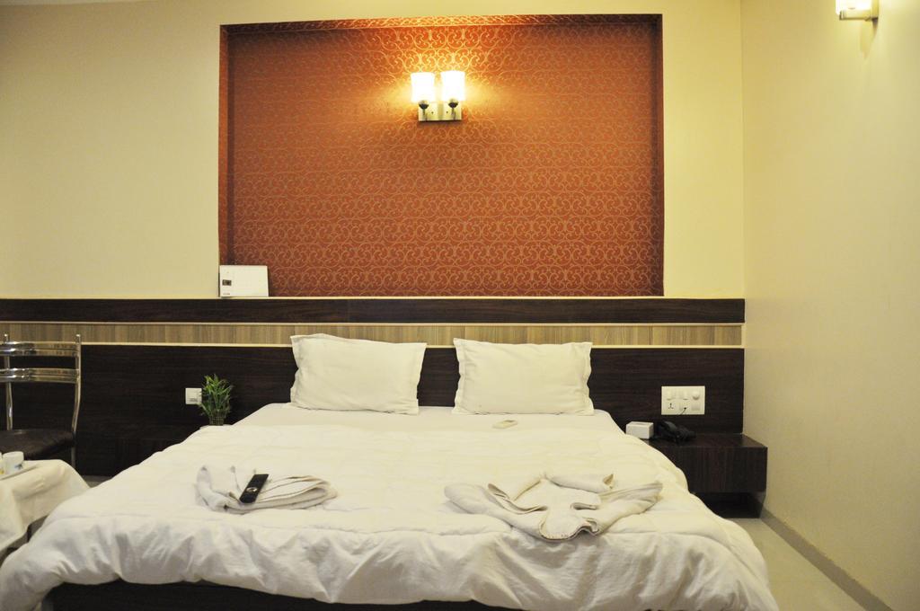 Hotel Sai Pancham 쉬르디 객실 사진